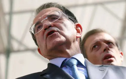 Pensioni, Prodi ci riprova 
ma i sindacati dicono no 
Scontro prima della fiducia 
