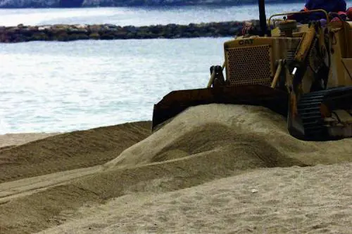 Nuovo annuncio: «Spiagge rifatte»