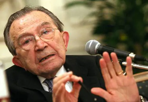 Giallo sul voto di Andreotti e Pallaro. Il senatore a vita: "Mi astengo o non partecipo"