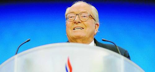 Le Pen a caccia di firme per l’Eliseo