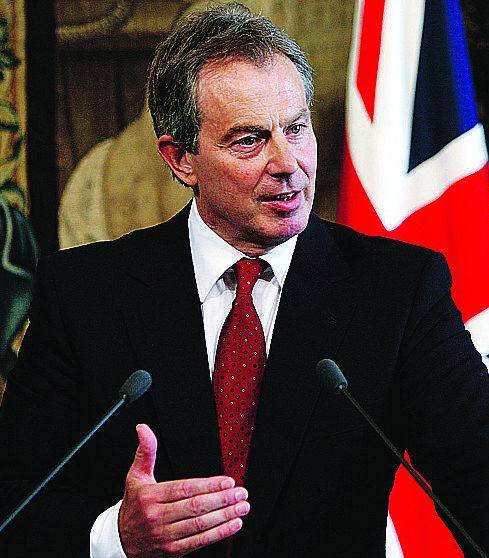 Bavaglio alla Bbc: vietato parlare dello scandalo che coinvolge Blair