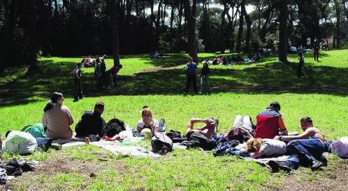 Sole e mare, litorale preso dassalto dai romani