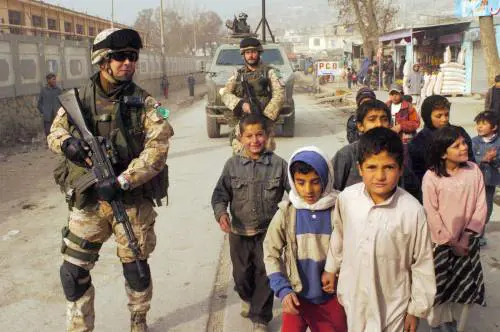 Afghanistan: raid Nato 9 civili morti. D'Alema contro gli Usa: "Serve un'inchiesta". La Casa Bianca: "Non siamo terroristi"