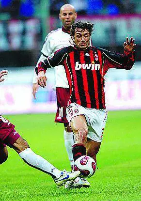 Milan, col Celtic torna Maldini Kaladze fuori: troppa discoteca