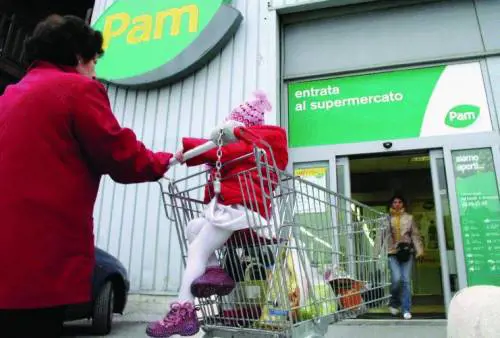 Gli zingari di Voltri assediano la Pam