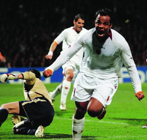 Champions, Inter ko e botte da orbi 
Storica impresa della Roma a Lione