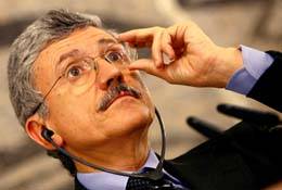 D’Alema: "Era là per il suo lavoro non certo 
per compiere atti ostili"