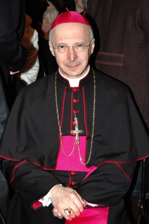 Bagnasco: "I rapporti con l’islam? Chi vive qui rispetti le nostre leggi"