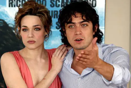 Tutte pazze per Scamarcio. Bello, impossibile ma redento