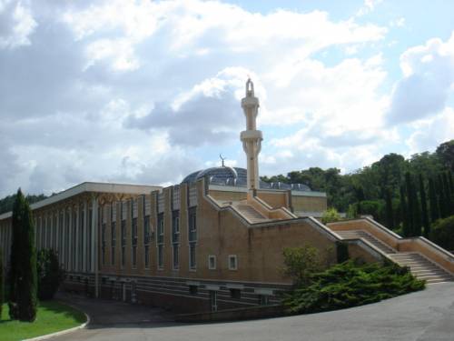 L'imam di Roma: "L'Islam rifiuta l'oppressione e l'aggressività: liberatelo"
