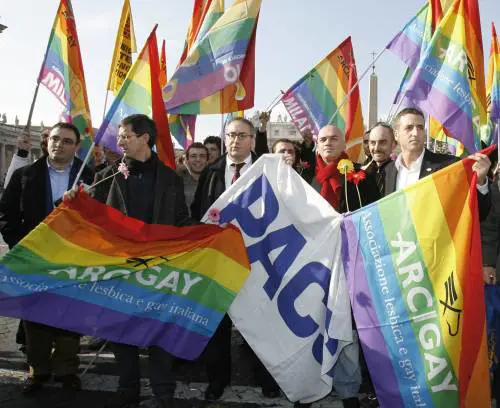 In piazza per i Dico: è scontro tra i ministri