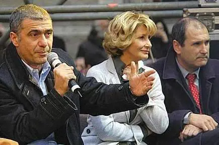 E ora Prodi sconfessa i tre ministri in piazza Mastella: troppo tardi