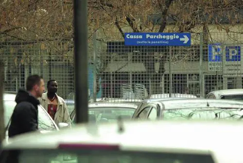 Termini, il parcheggio-vergogna: gli immigrati chiedono il «pizzo»