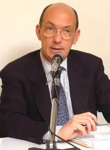 Follini apre sui Dico: "Un provvedimento  
che si può votare"