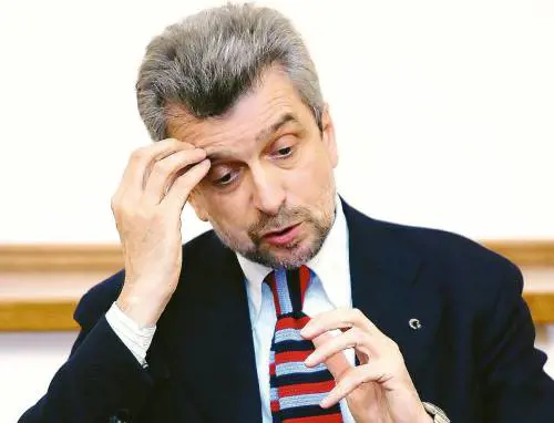 Il governo: pensioni più basse. I sindacati: sciopero