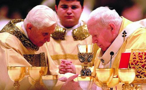 Pressing su Benedetto XVI: «Wojtyla sia subito santo»