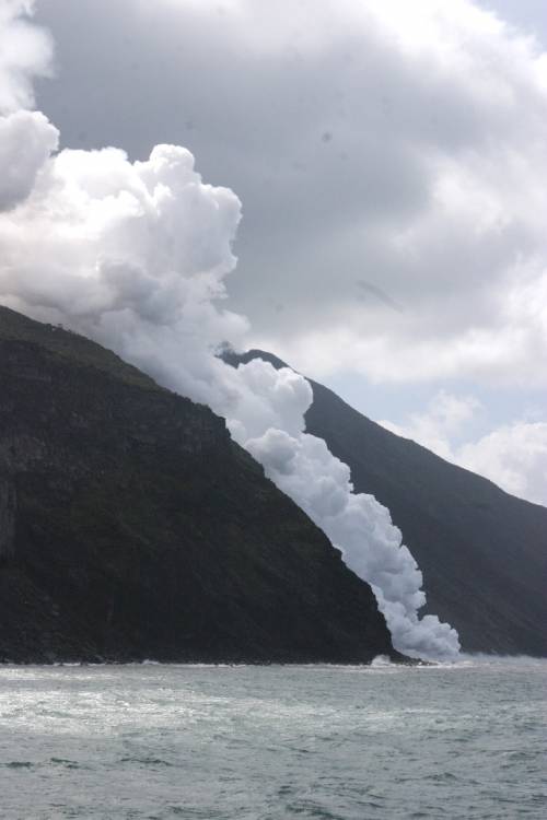 Lo Stromboli torna a farsi sentire: eruzione notturna