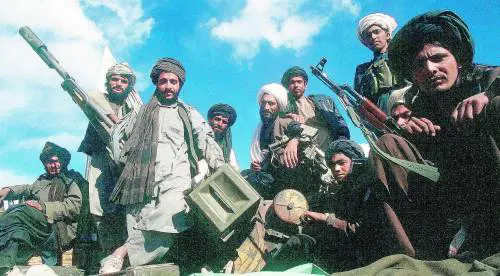 I terroristi liberati riprendono le armi. Attacco agli italiani: ferito un parà