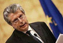 Pizzetti: "Non mi dimetto, ma la legge va rivista"