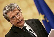Pizzetti: "Non mi dimetto, ma la legge va rivista"