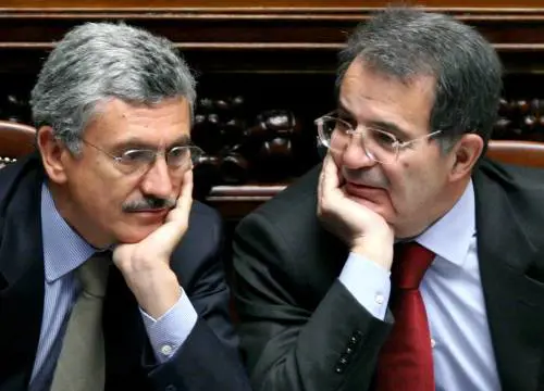 Soltanto Casini può salvare Prodi 
Afghanistan, governo vicino al ko