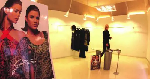 Lalta moda romana va a ruba Svaligiato latelier di Gattinoni