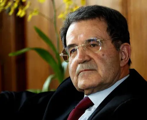 Il centrodestra si astiene, l’Udc resta sola 
Oggi vediamo chi salverà Prodi l'afghano