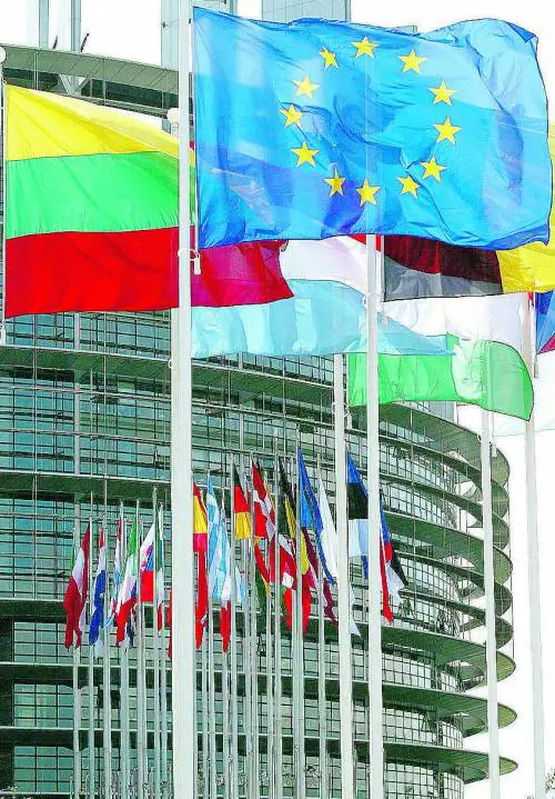 Ue, tre arresti per corruzione Nei guai ex assistente di Marini