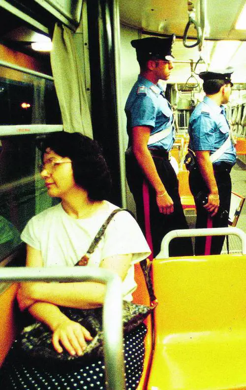 Tre aggressioni al giorno su tram e autobus: «Dateci agenti a bordo»