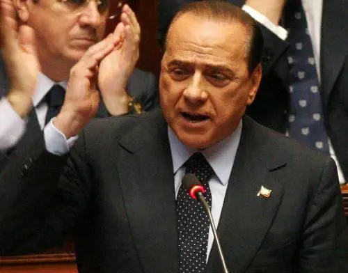 Berlusconi all'attacco: "Se cade governo Usa 
e Gb contenti. Le liberalizzazioni? Fasulle"