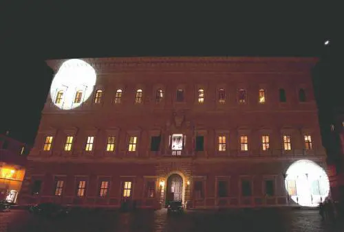 Idee luminose per luoghi chiusi