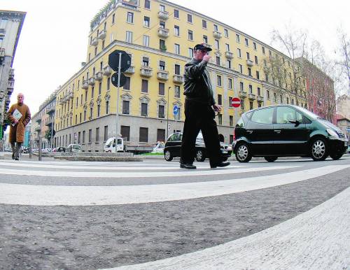 Troppi incidenti , i cittadini bloccano il traffico