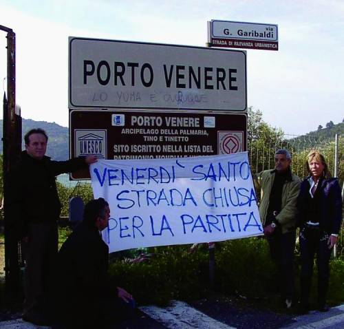 Si ferma De Rosa ma partono in duemila