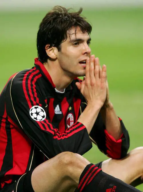 Champions amara, il Milan 
spreca pure l’omaggio dell’arbitro