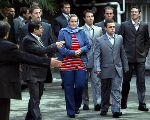 Teheran, i marinai inglesi liberi 
in diretta tv. "Un dono a Blair"