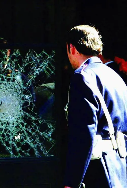 Raffica di furti a bar e negozi