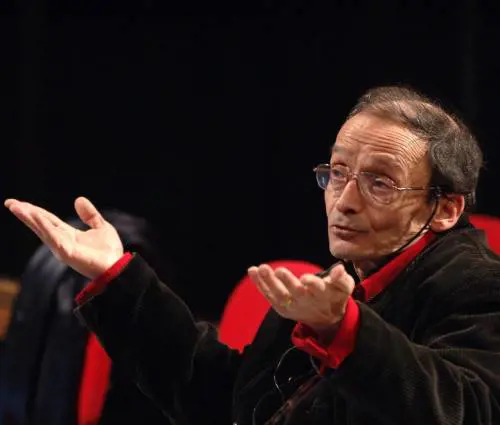 E Scalzone studia la rivolta con gli anarchici