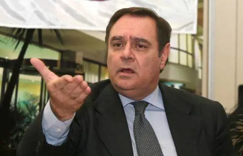 Mastella avverte l'Unione: "Referendum elettorale? Allora sarà crisi dell'esecutivo"