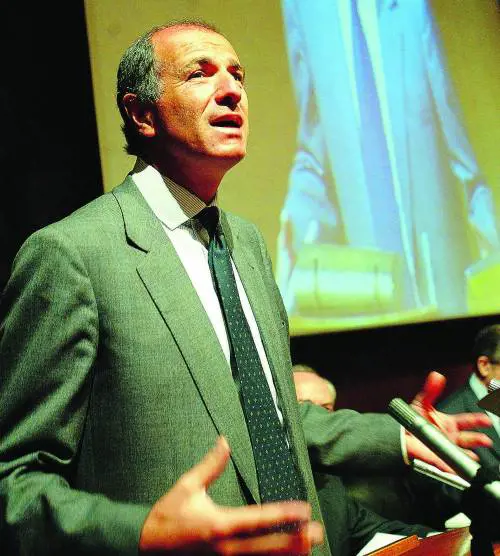 Telecom, partita a scacchi 
Intesa stringe su Olimpia