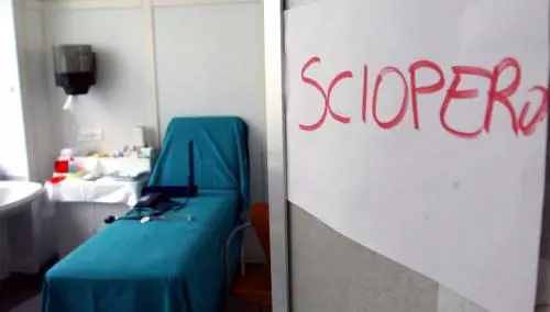 Ambulatorio chiuso per assemblea