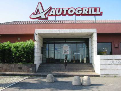 Dimentica la moglie all'autogrill