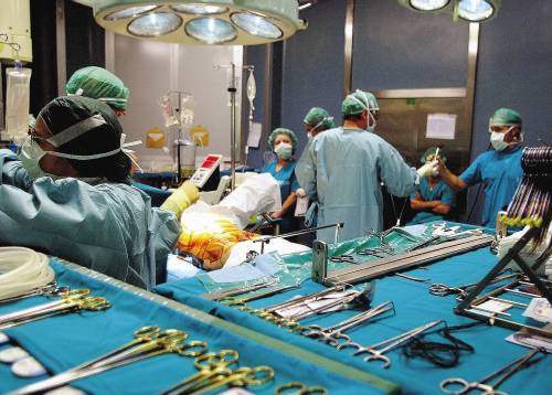 Genova, bimbo di 8 mesi muore 
in sala operatoria dopo l'anestesia 
