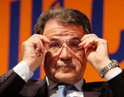 Prodi sbaglia Strada e va 
in Emergency. Sinistra spaccata