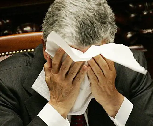 D'Alema: "Dovevamo trattare". Fini: "Bugie, avete costretto Karzai a rilasciare i talebani"