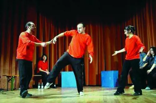 Torna «Imprò» e si ride con le sfide  di improvvisazione teatrale