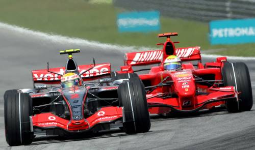 Ferrari-McLaren, torna la sfida 
Alonso punta Raikkonen