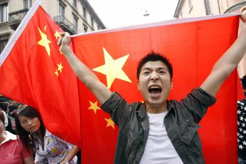 Milano, rivolta a Chinatown 
La Moratti: no zone franche