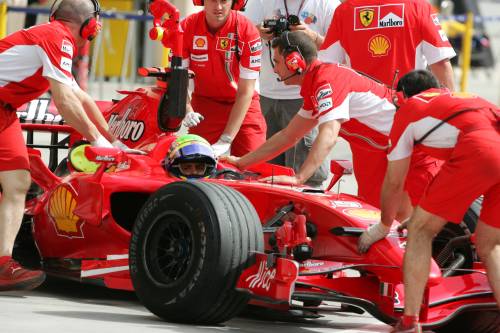 F1, Raikkonen il più veloce nelle libere. Alonso: "Mai così vicini alla Ferrari"