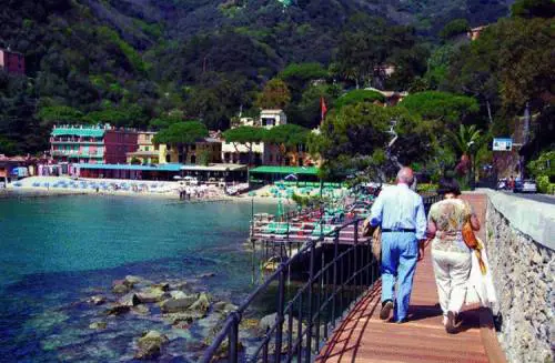 Da Santa a Paraggi passeggiando sul mare