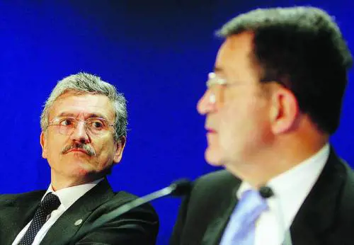 Il Pd non esiste, ma cè già rissa per guidarlo